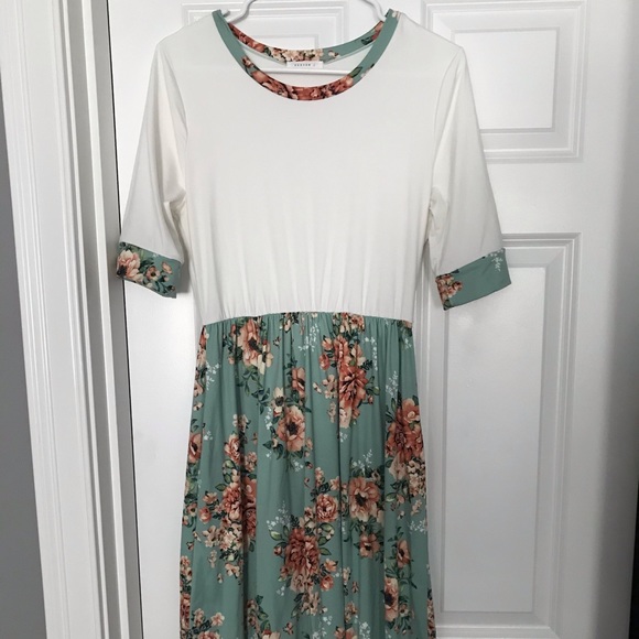 Dresses & Skirts - Floral Dress